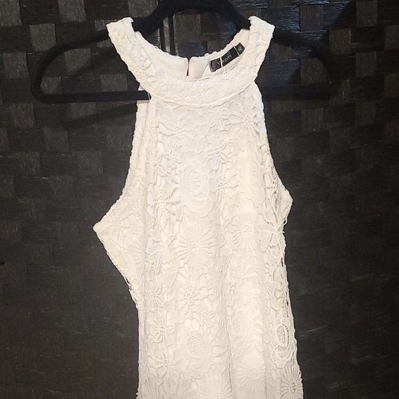 Adorable lace overlay summer dress - Picture 2 of 4